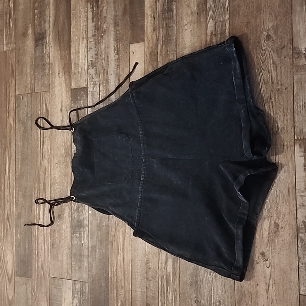 Size 1x black overall shorts